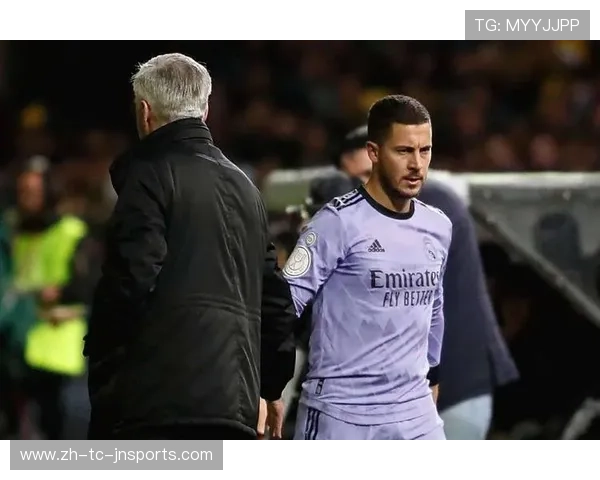 阿扎尔作为英超最佳球员的赛季表现及荣耀回顾